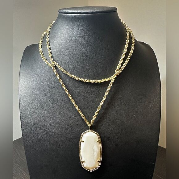 Kendra Scott Rae Ivory Mother of Pearl in gold tone necklace! - Picture 8 of 11